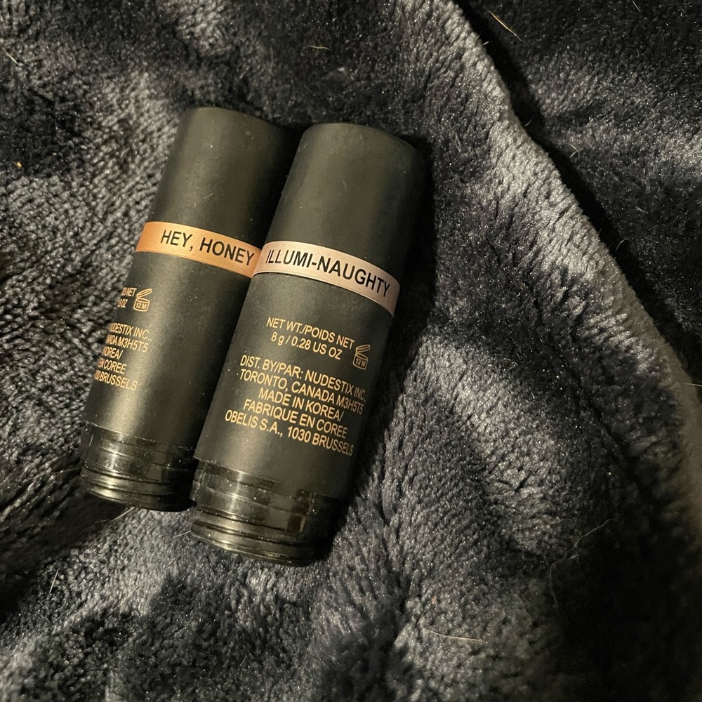Nudestix highlighters - illuminaughty and hey honey